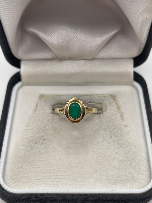 9ct gold green agate ring