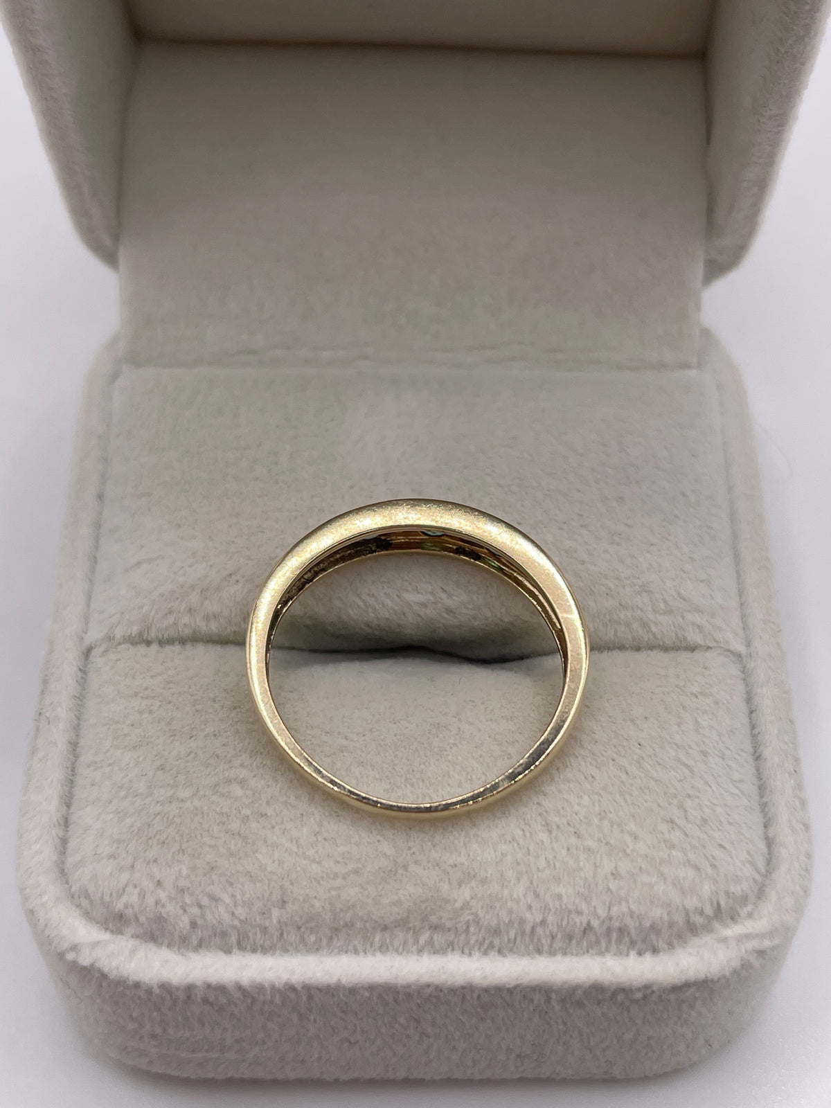 9ct gold emerald and diamond ring