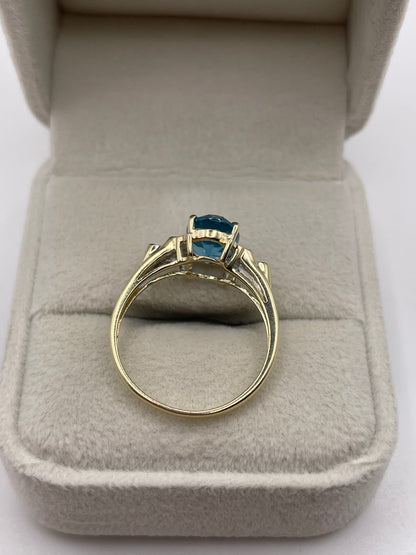 9ct gold topaz and diamond ring