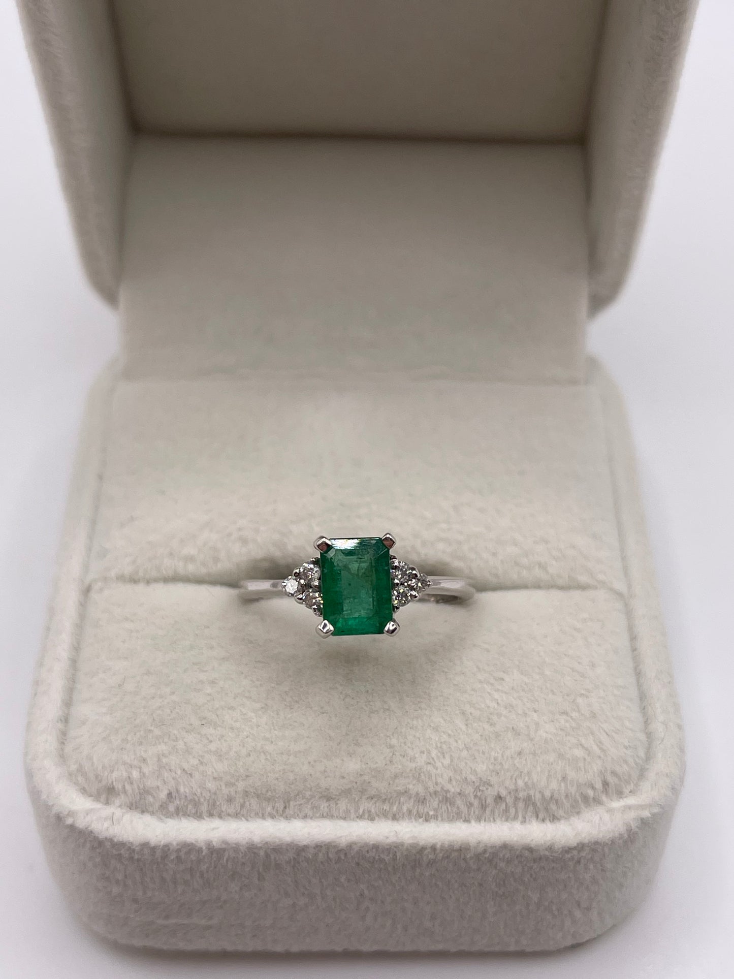 9ct white gold emerald and diamond ring