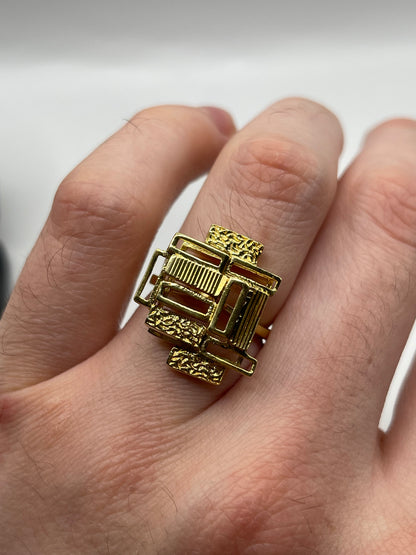18ct gold abstract ring