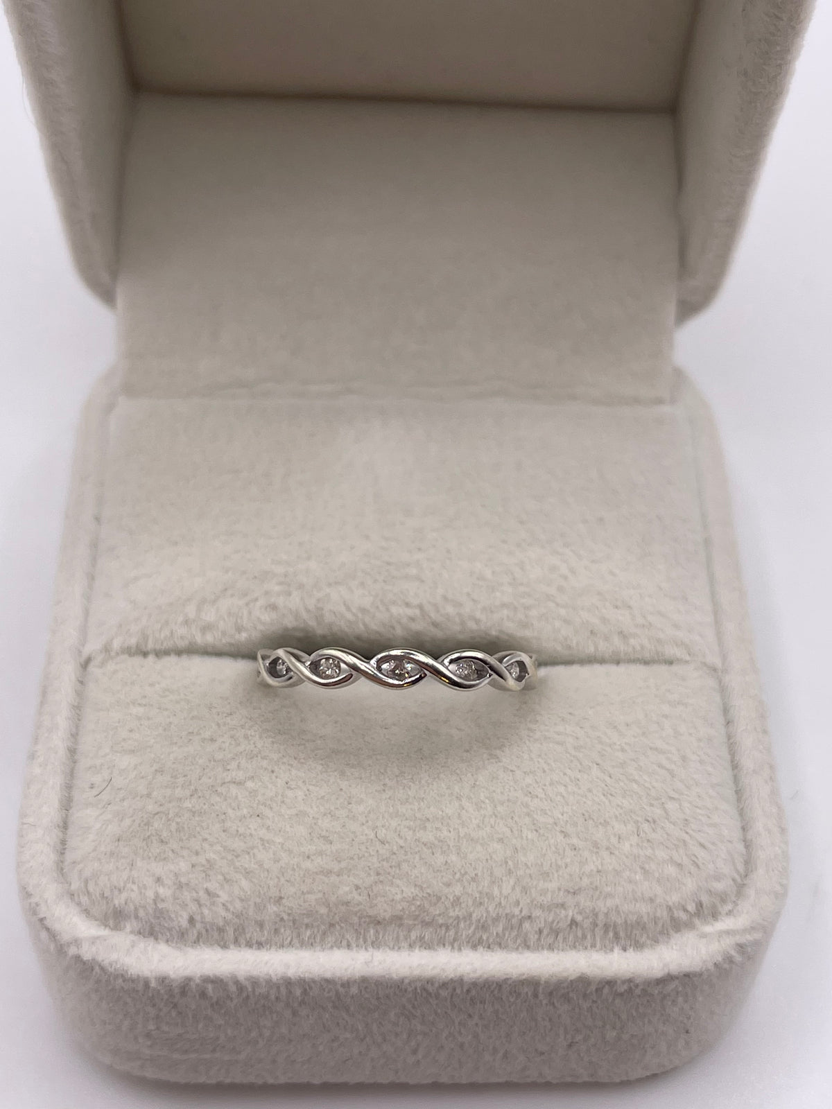 9ct white gold diamond ring