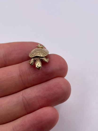 9ct gold articulated turtle charm