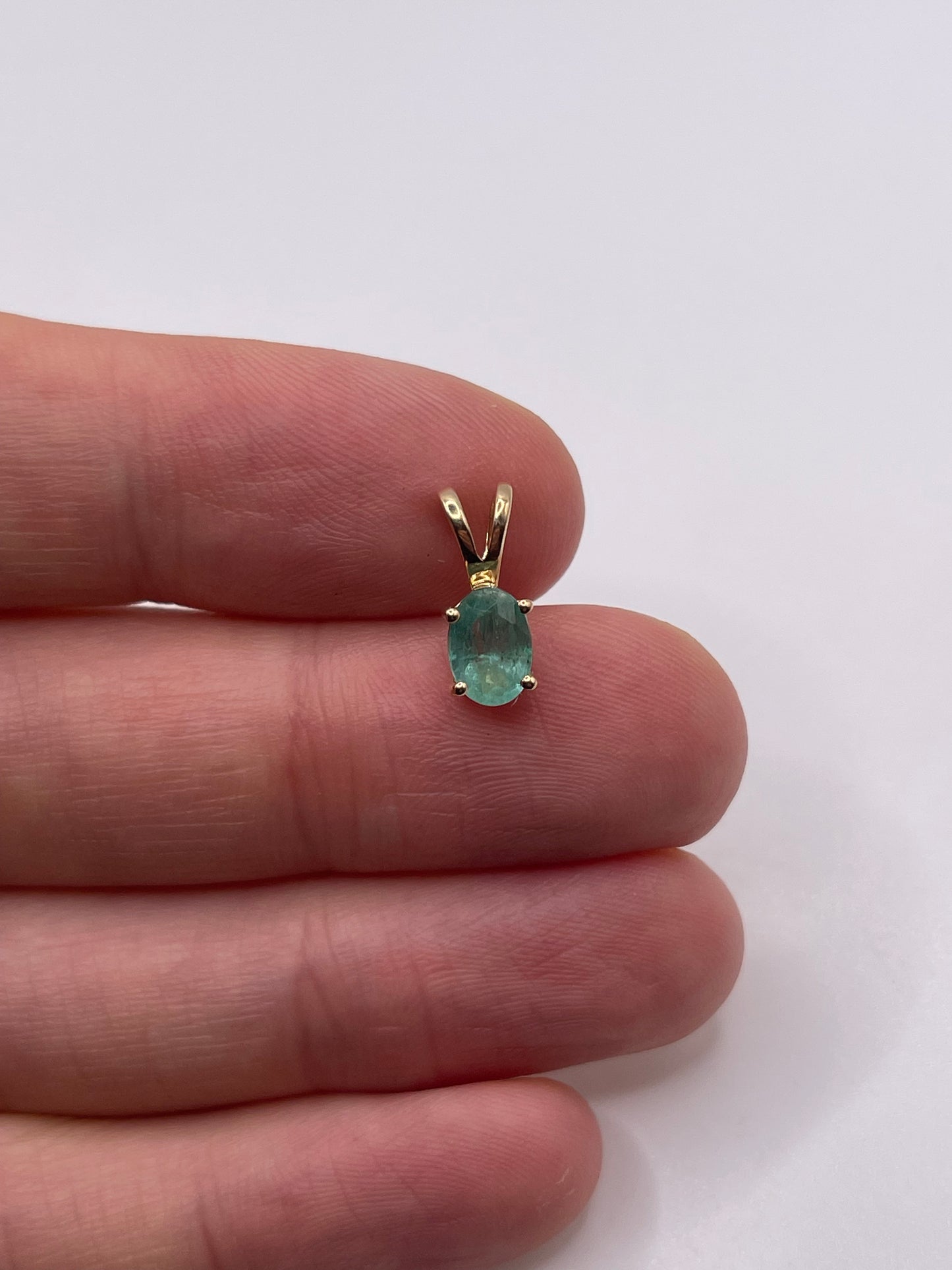 9ct gold emerald pendant
