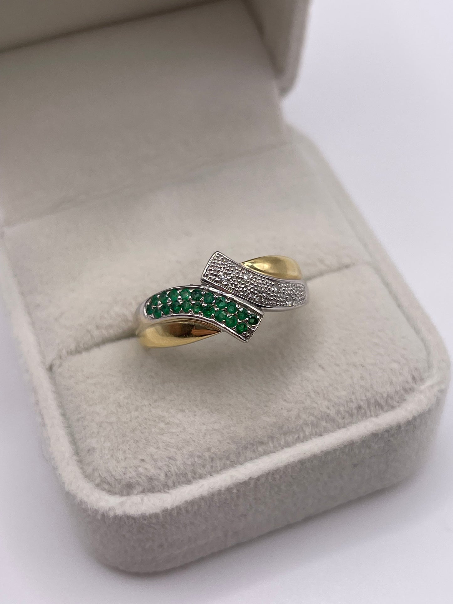18ct gold emerald and diamond ring