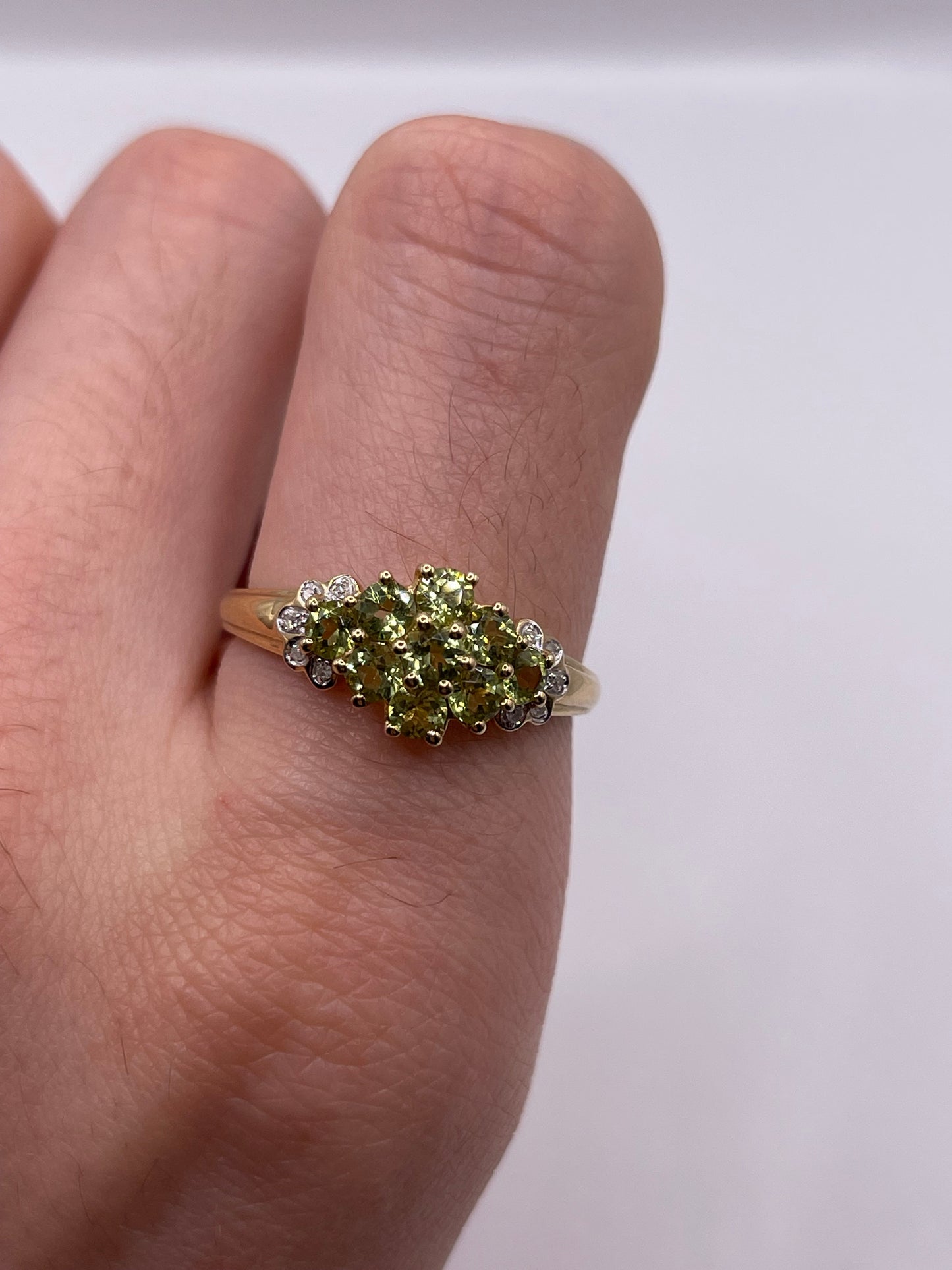 9ct gold peridot and diamond ring