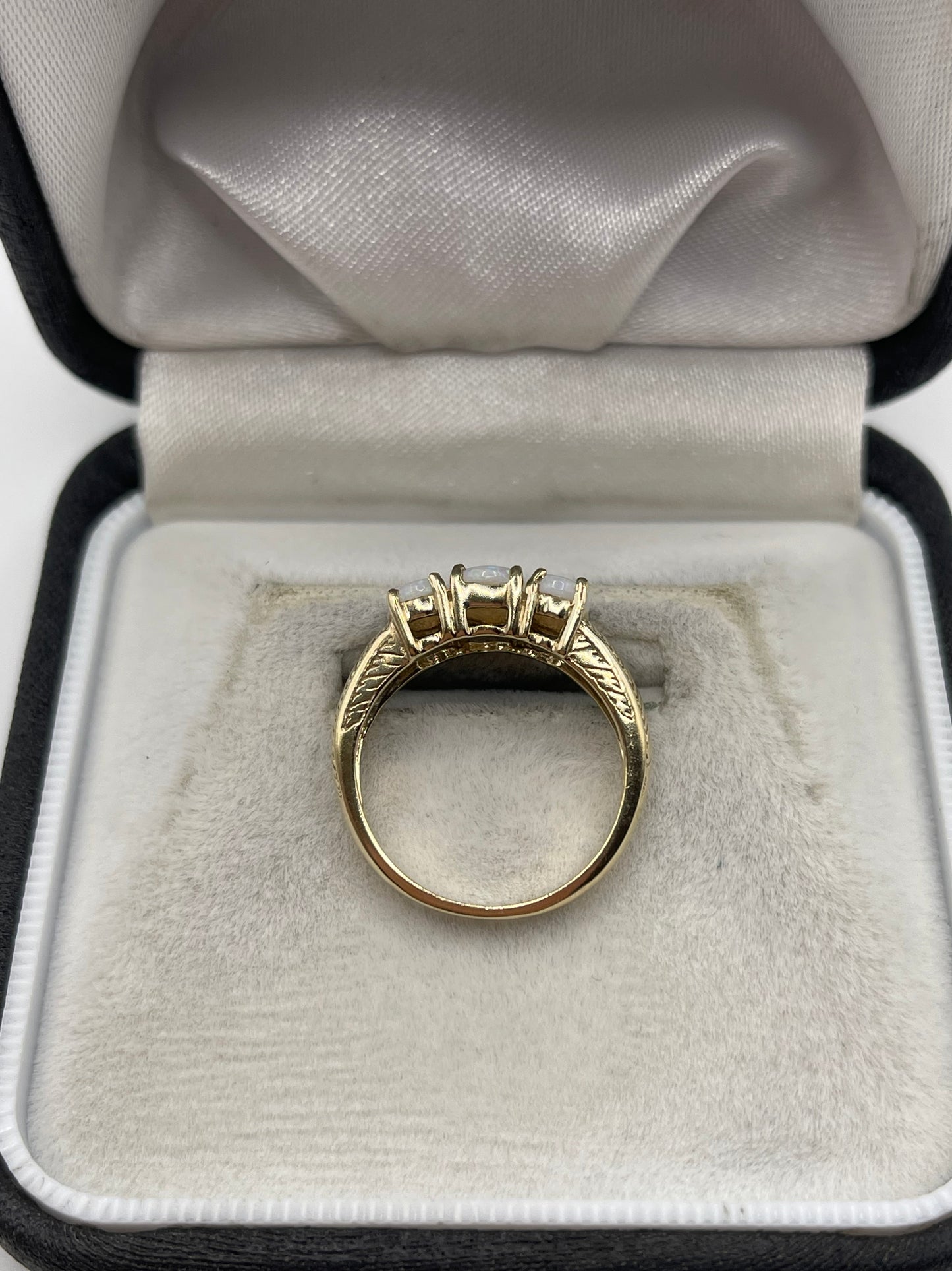9ct gold opal ring
