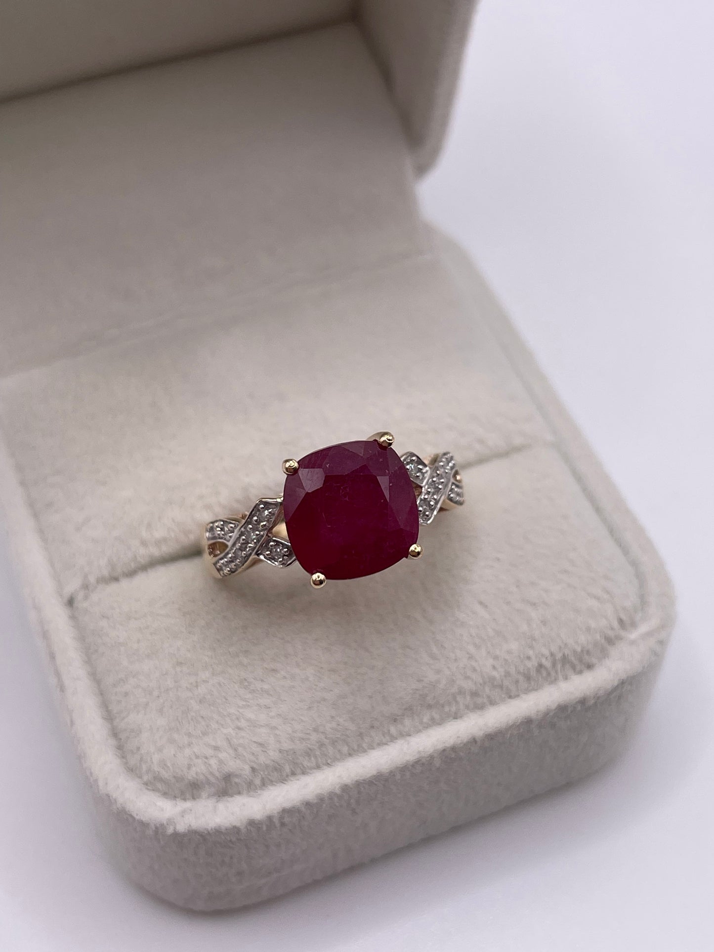 9ct gold ruby and diamond ring