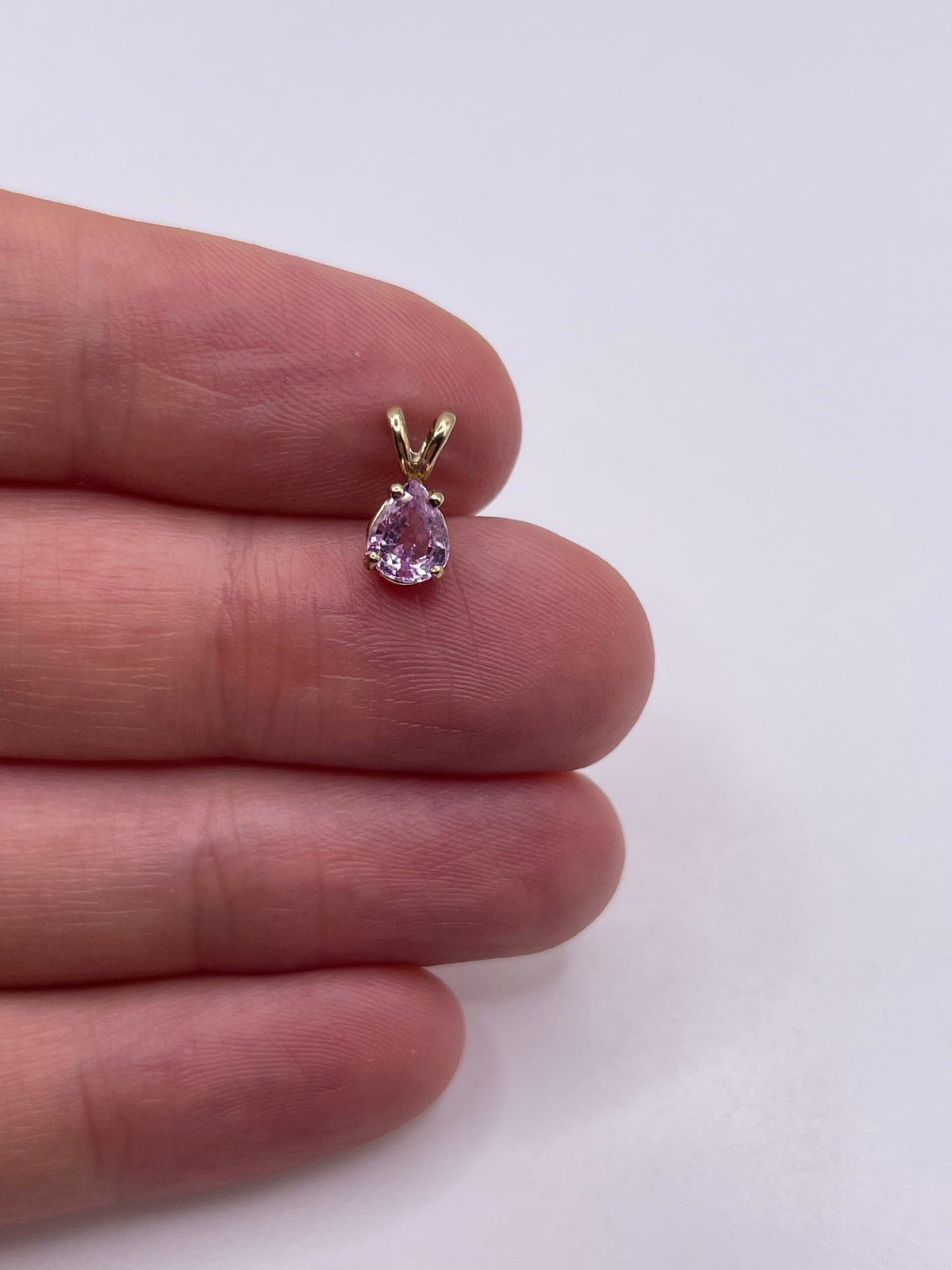 9ct gold kunzite pendant