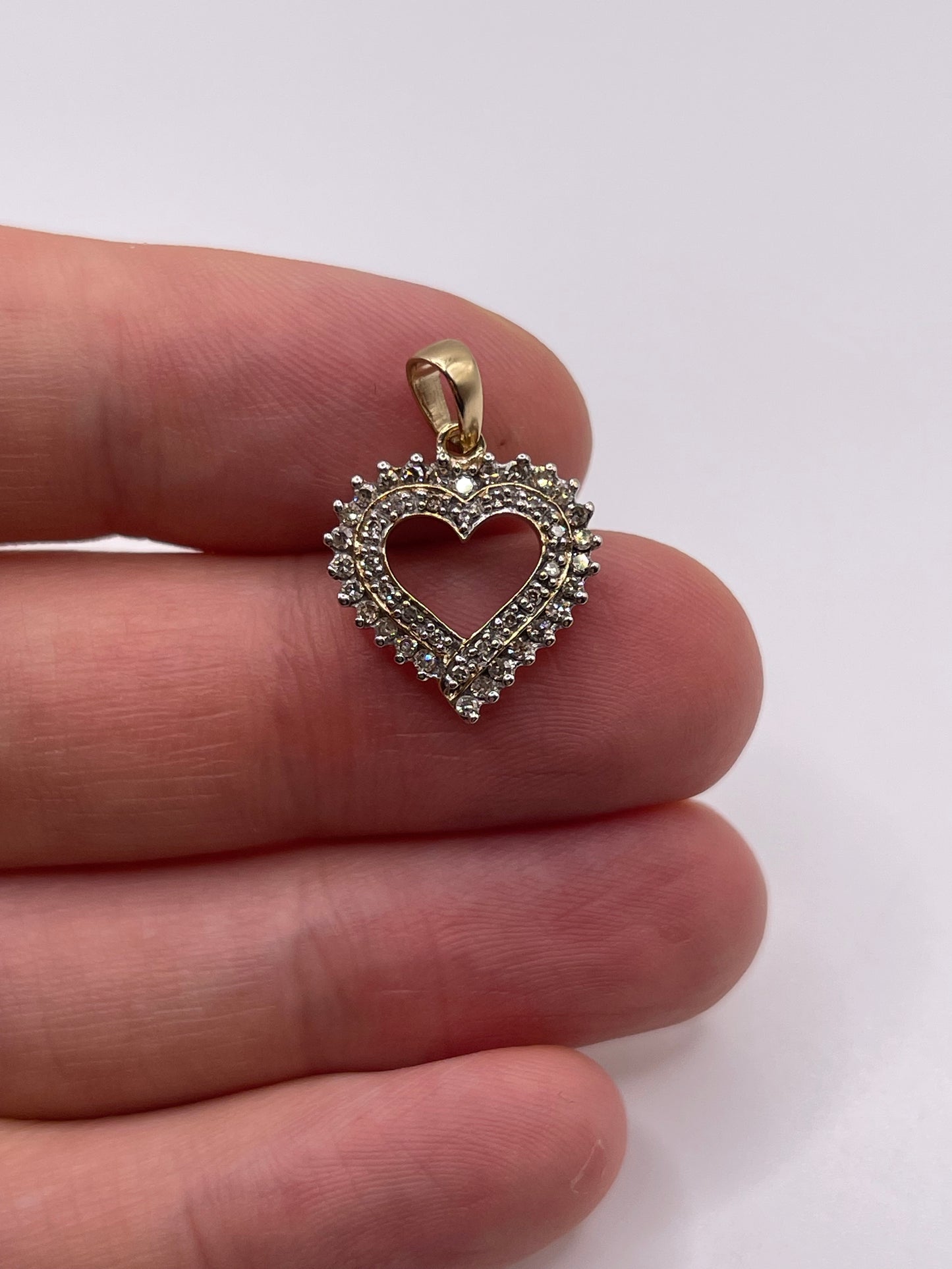 9ct gold diamond heart pendant