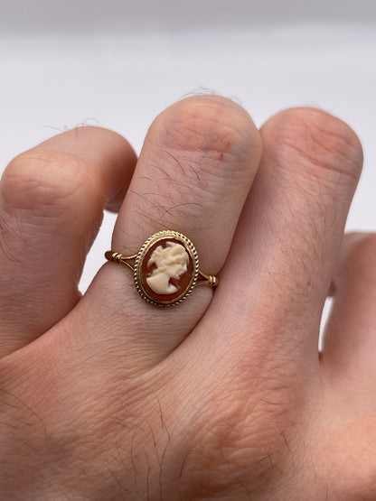 9ct gold cameo ring