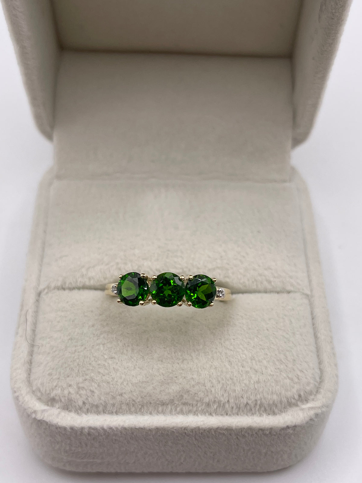 9ct gold diopside and diamond ring