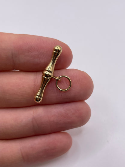 9ct gold t bar pendant