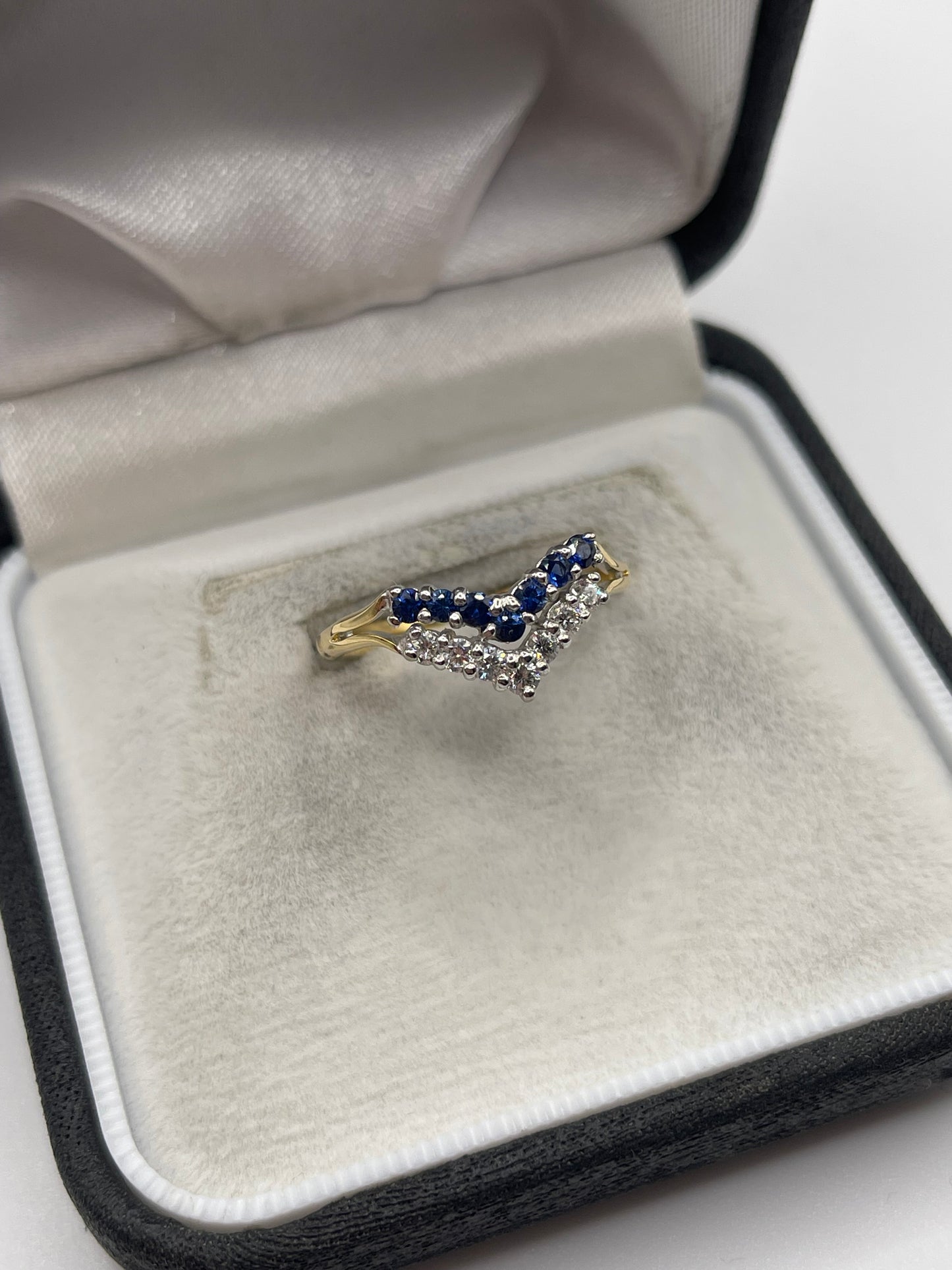 18ct gold sapphire and diamond ring