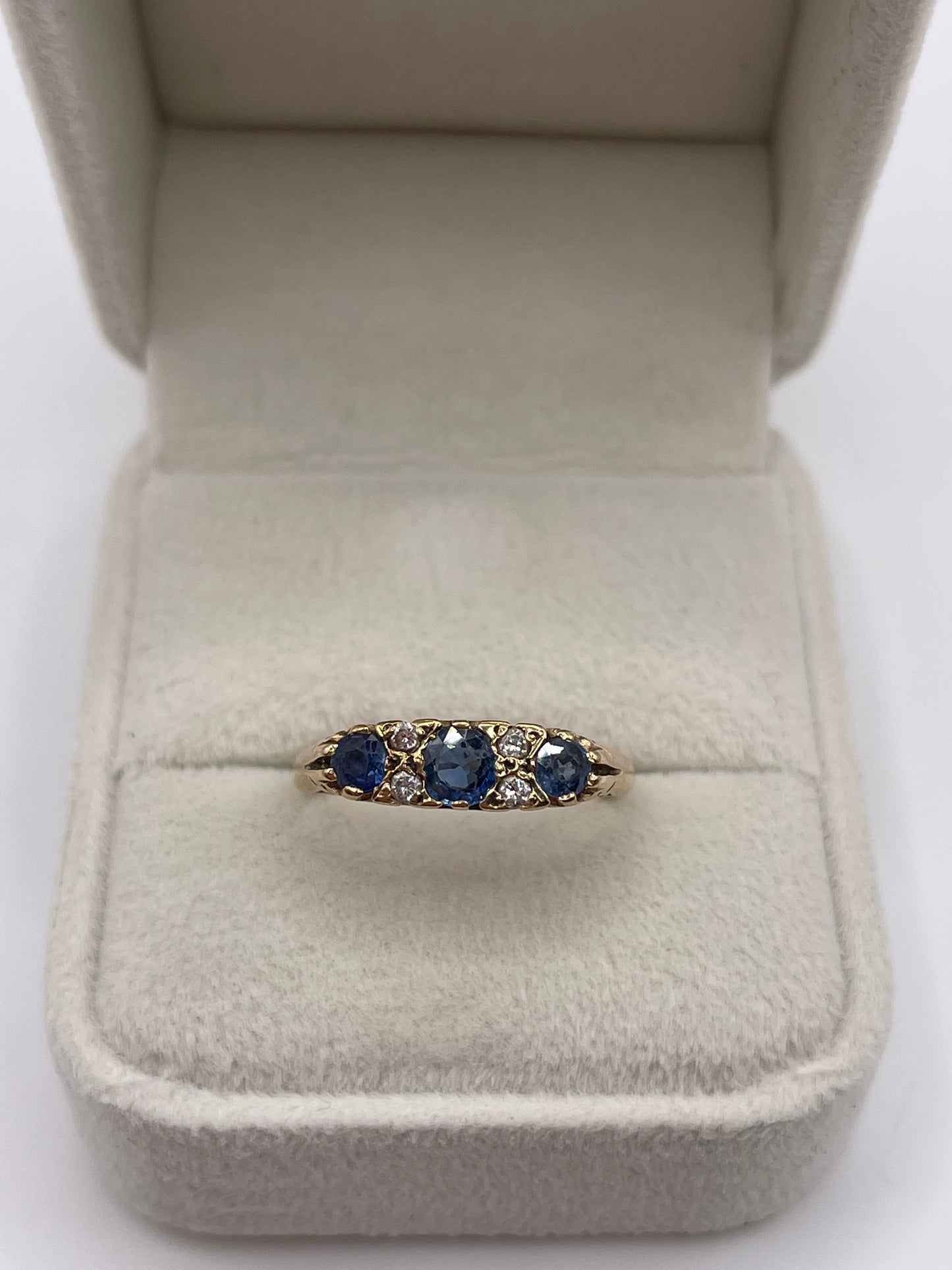 9ct gold sapphire and diamond ring
