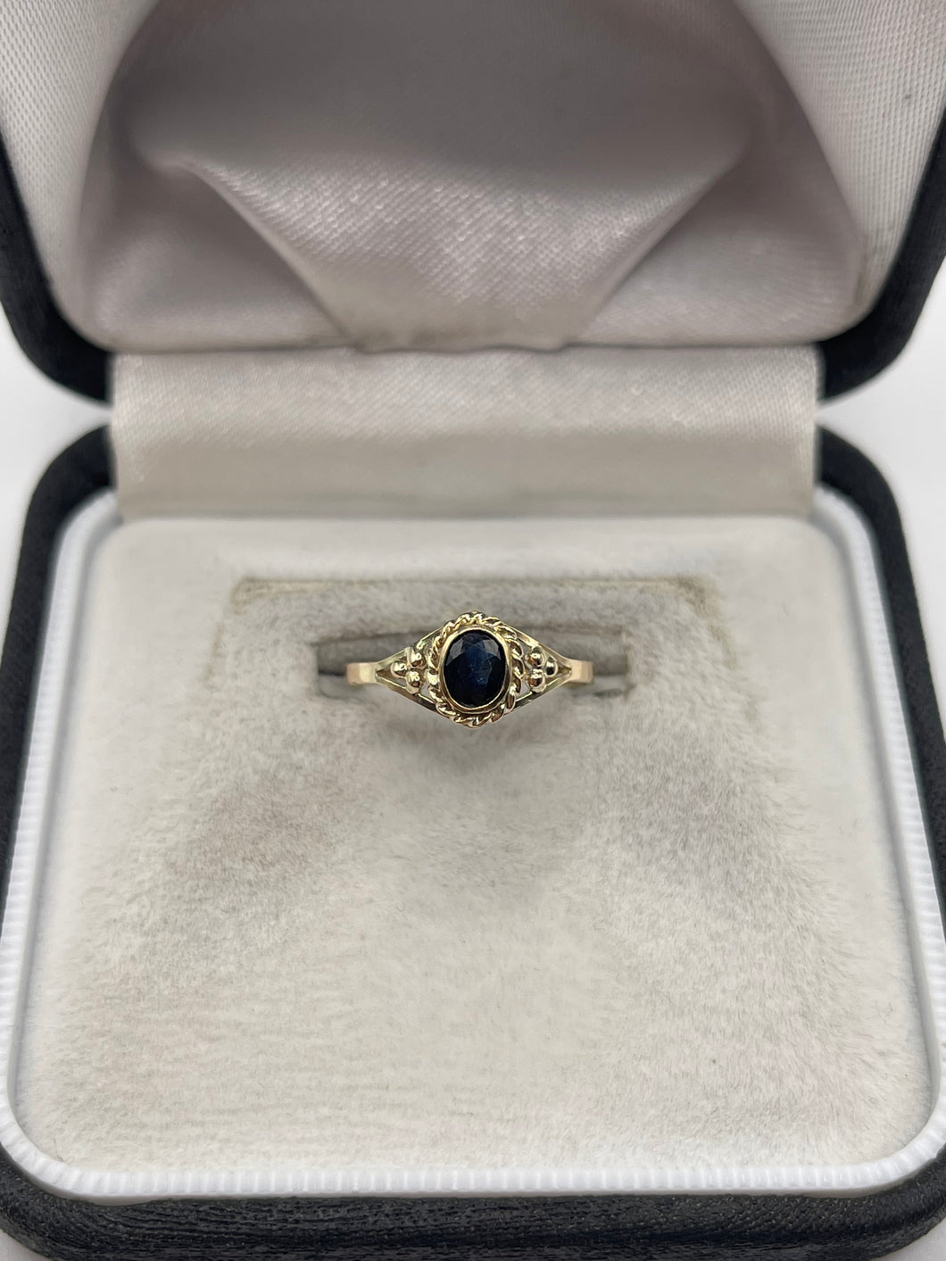 9ct gold sapphire ring