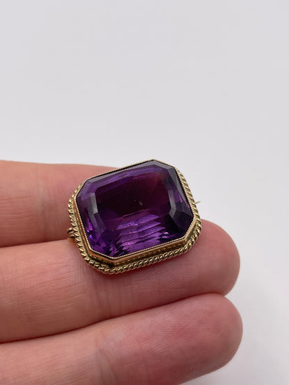 9ct gold amethyst brooch