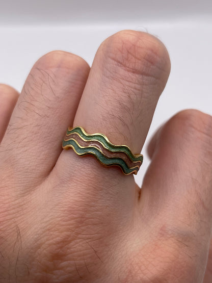 18ct gold enamel ring