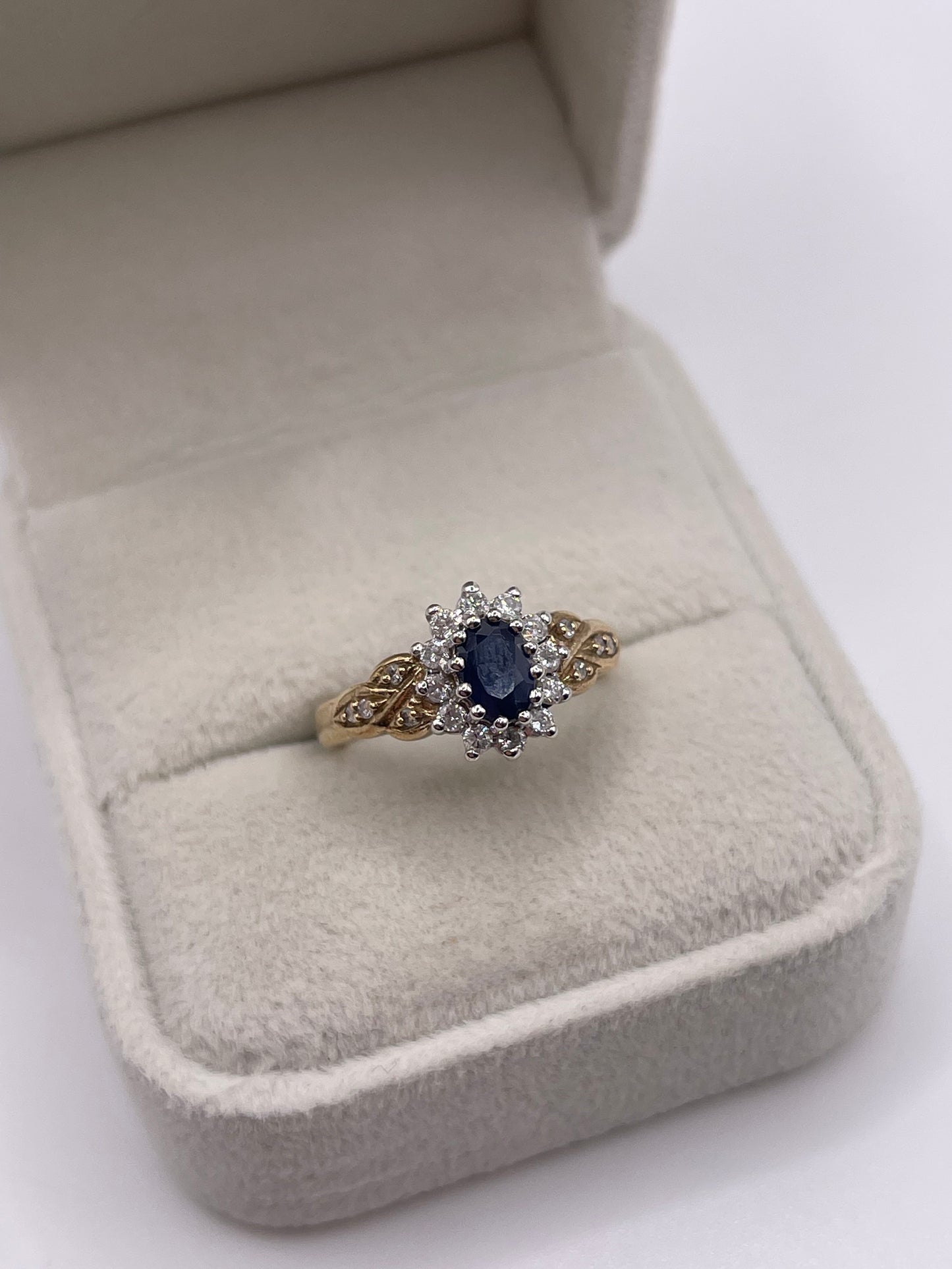 9ct gold sapphire and diamond ring