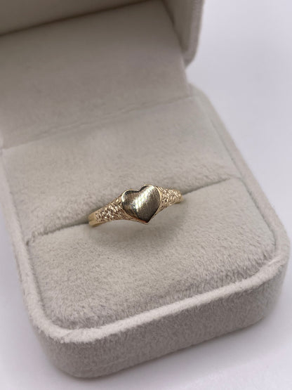 9ct gold heart signet ring