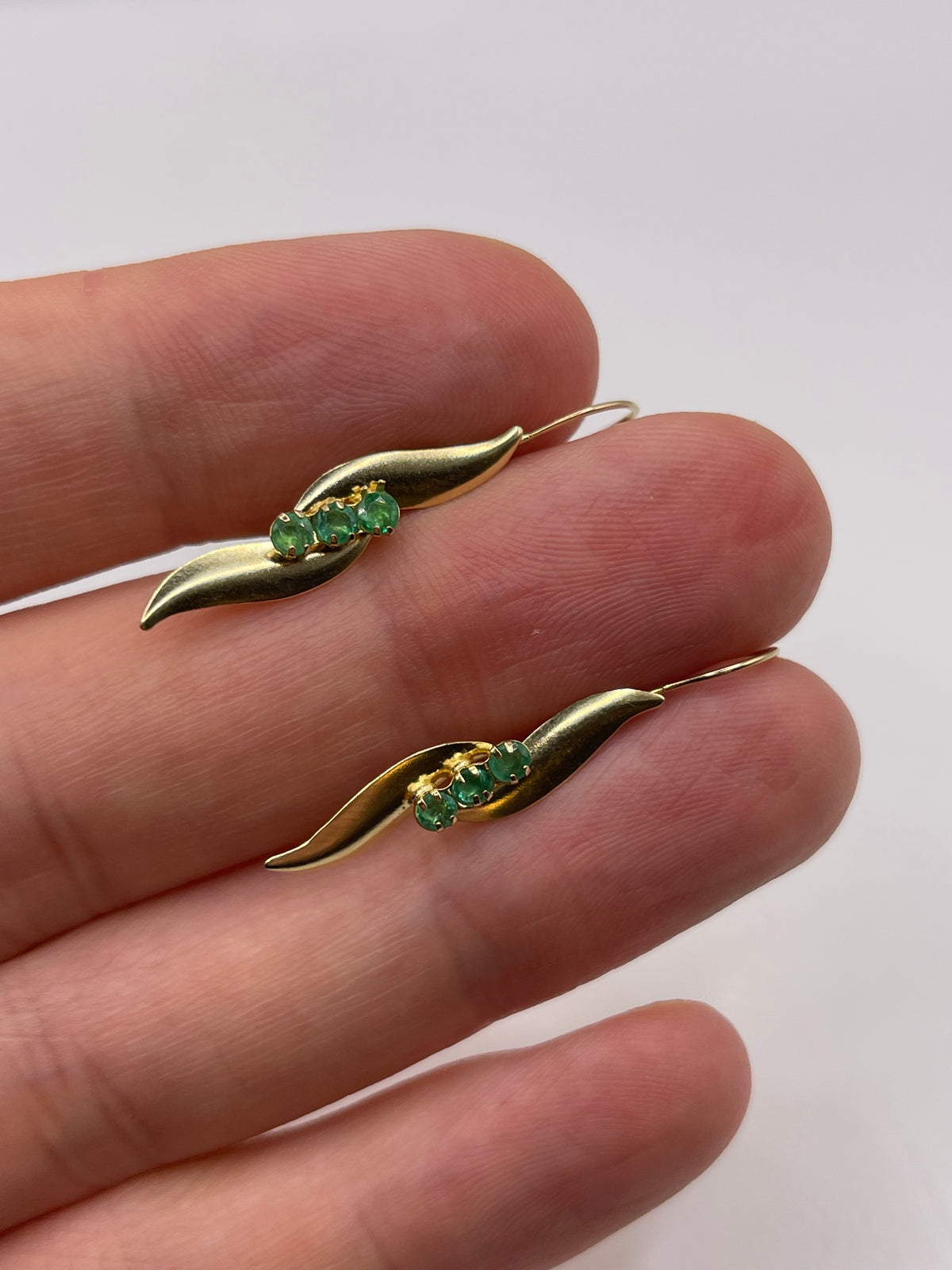 9ct gold emerald earrings