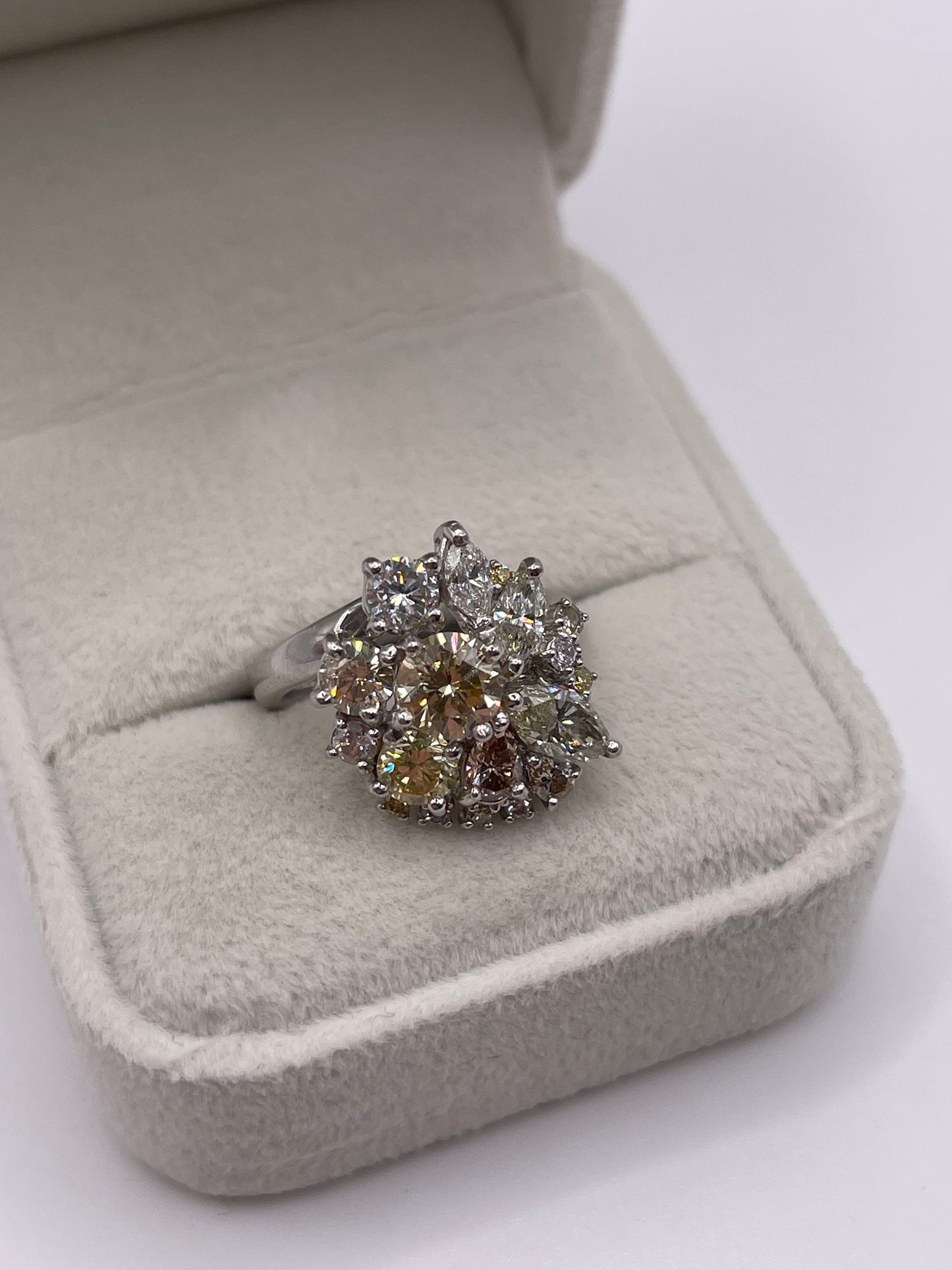 Platinum 3.01ct fancy coloured diamond ring