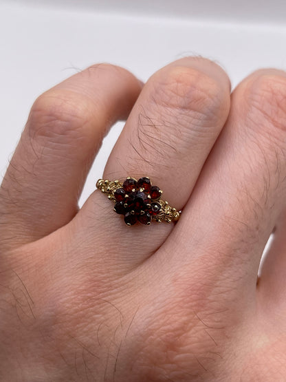 9ct gold garnet cluster ring