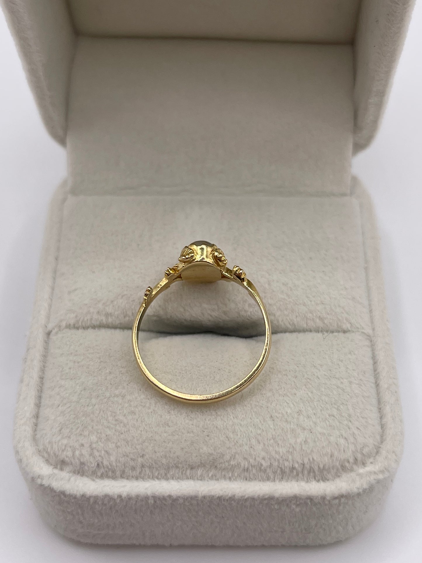 9ct gold moonstone ring