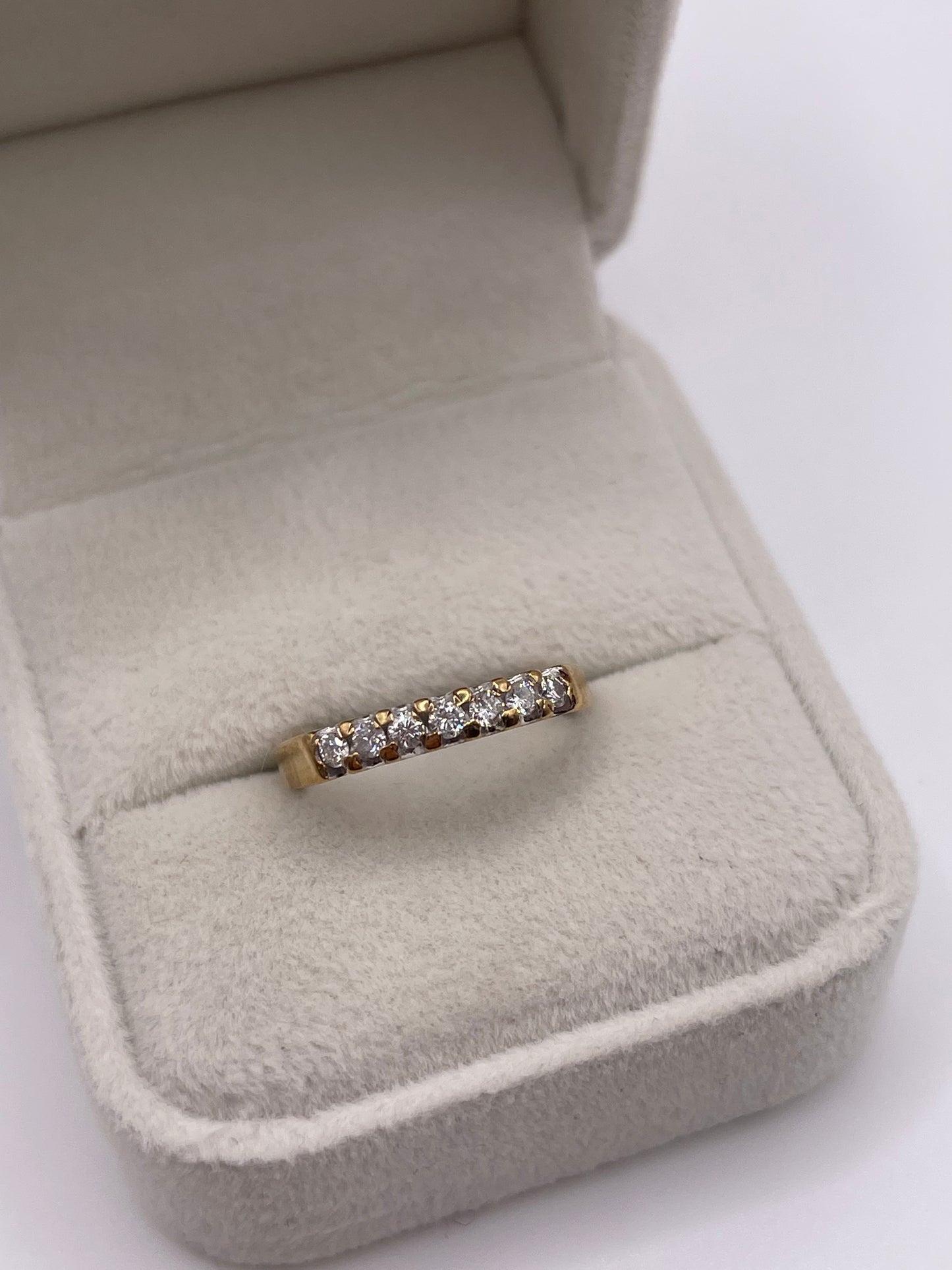 9ct gold diamond ring
