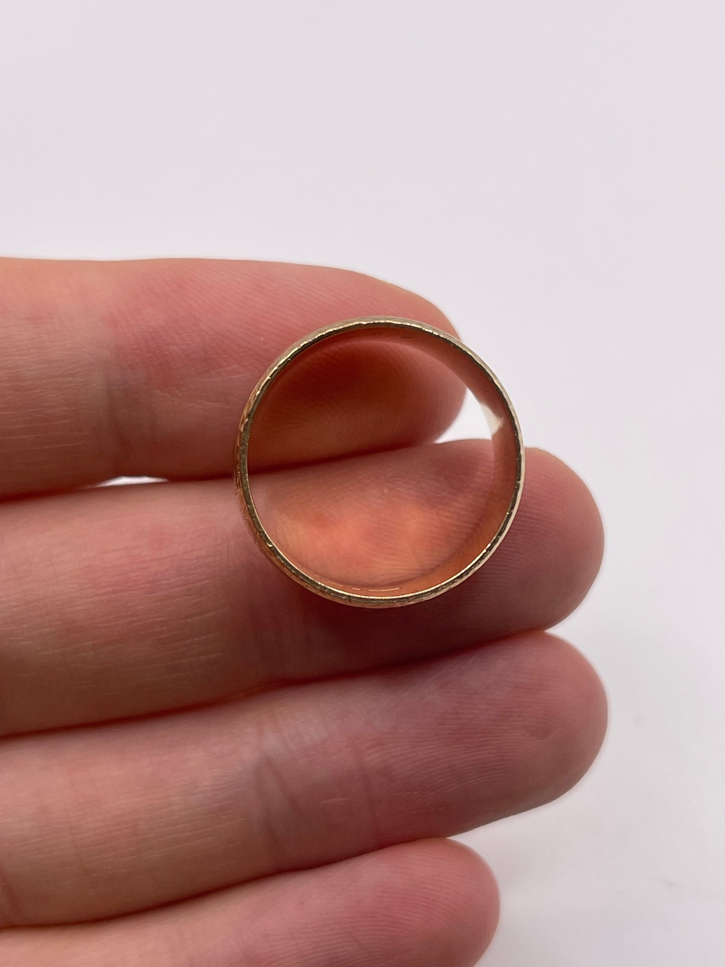 9ct gold patterned band