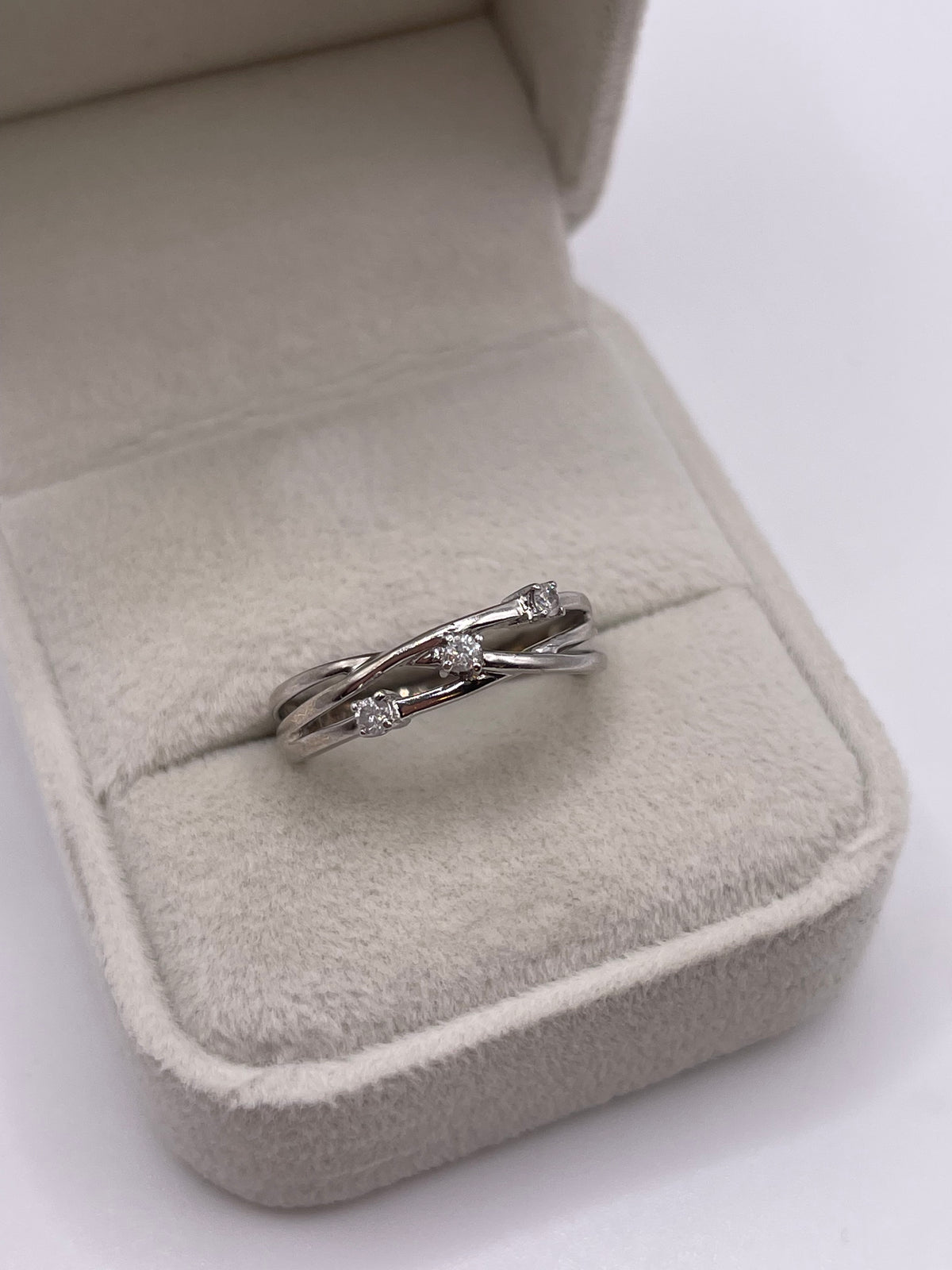 9ct white gold diamond ring