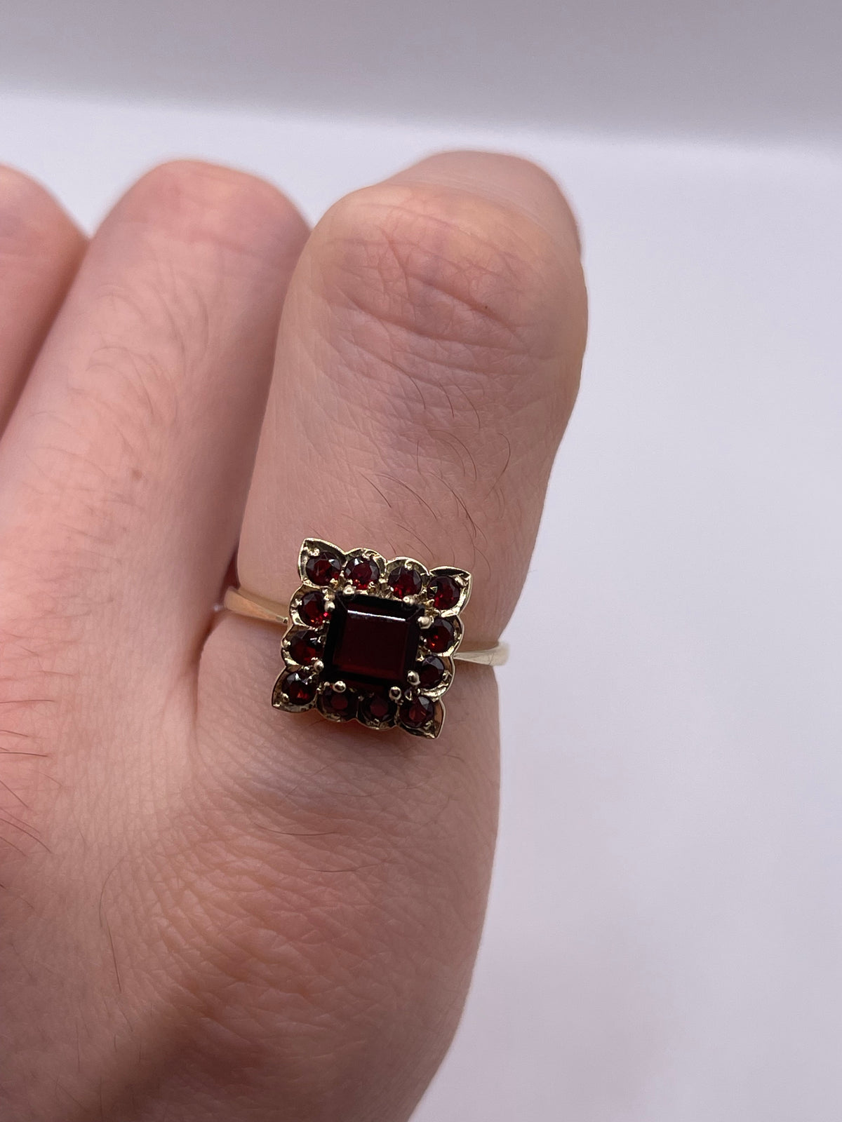 9ct gold garnet cluster ring