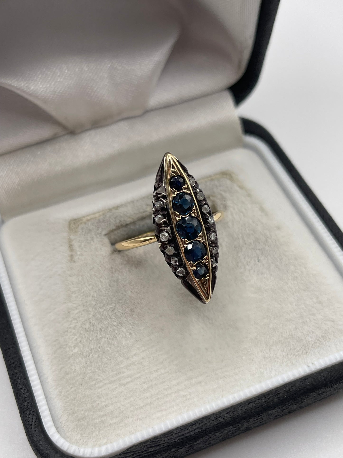 Antique 18ct gold sapphire and diamond ring