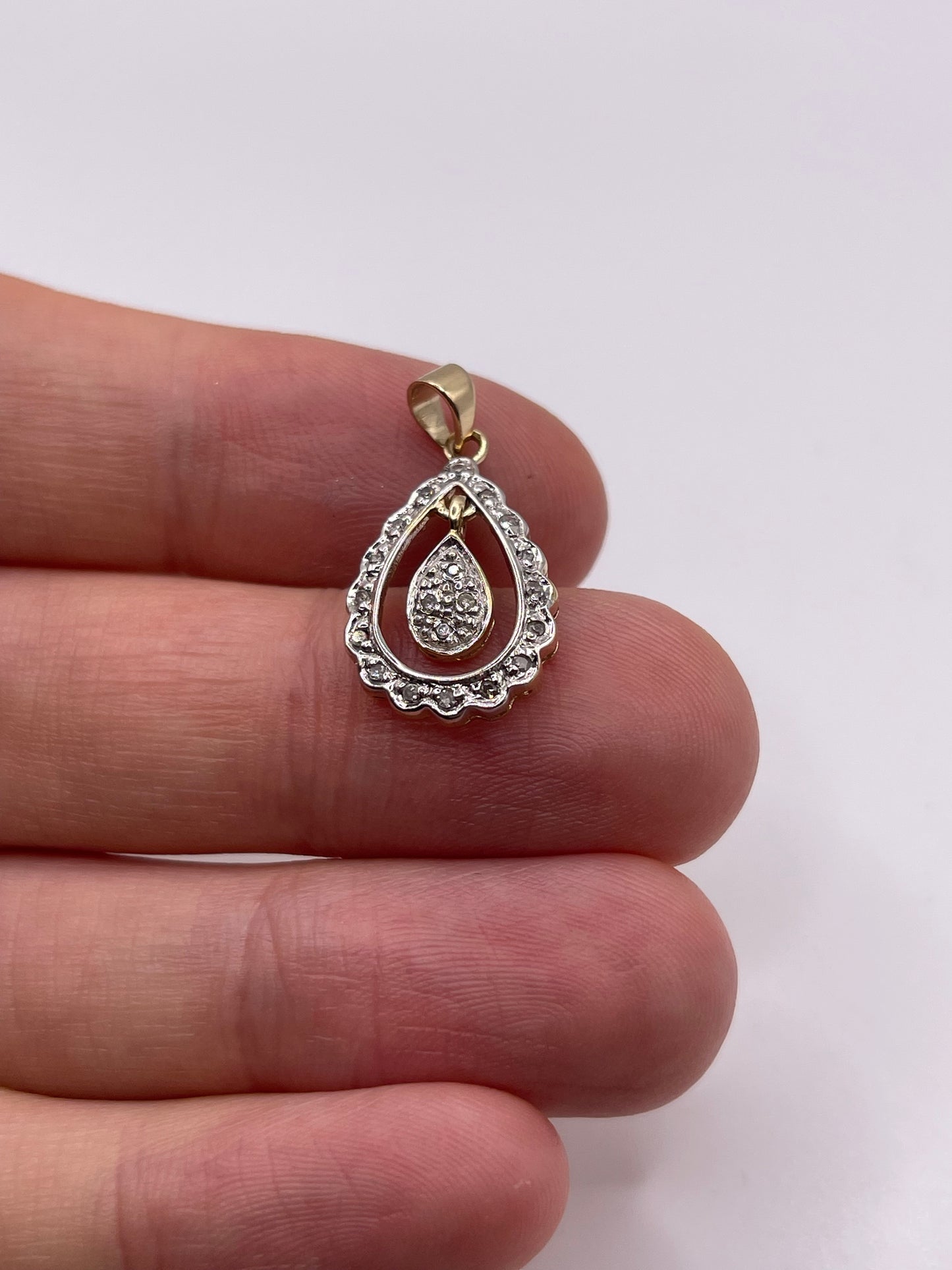 9ct gold diamond pendant