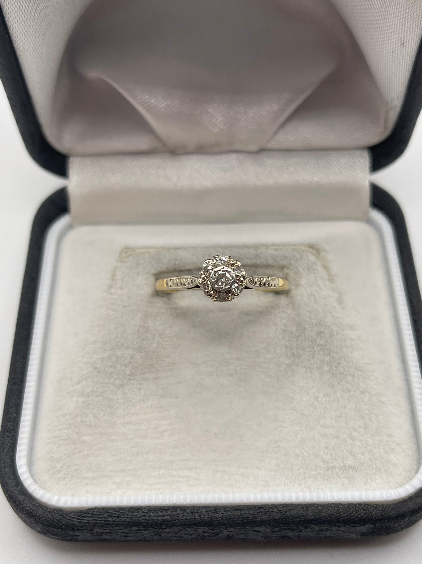 18ct gold diamond cluster ring
