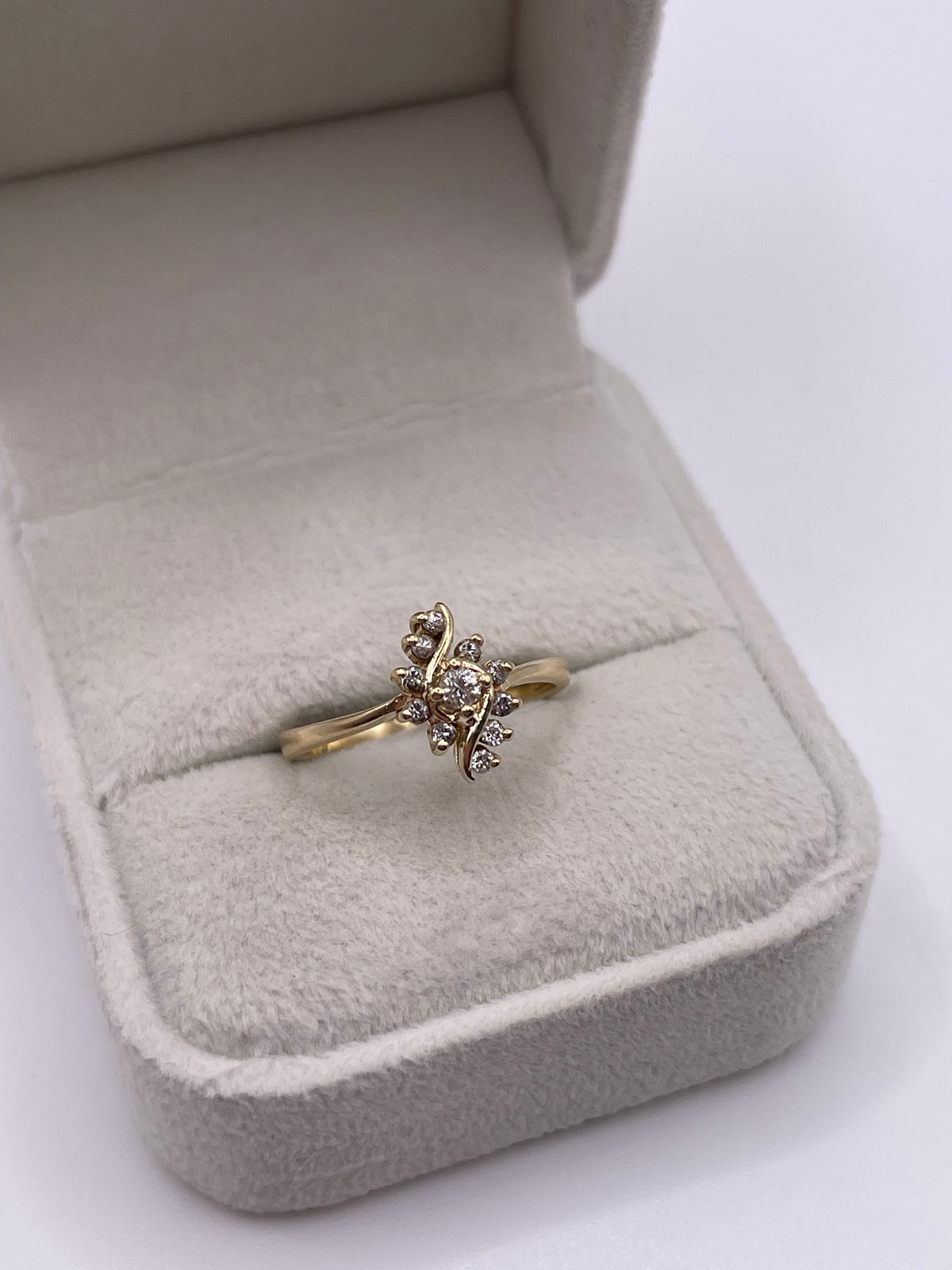 9ct gold diamond cluster ring