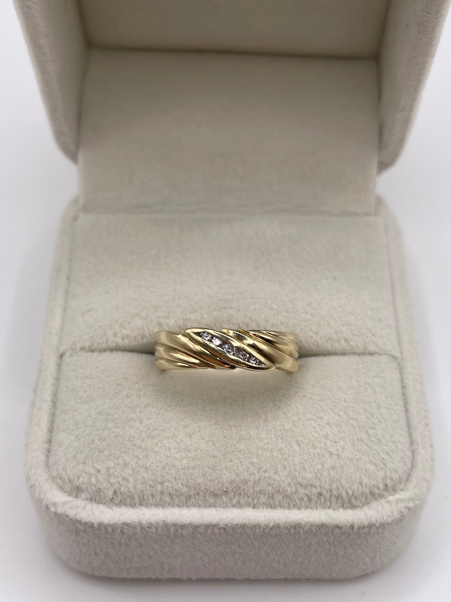 9ct gold diamond ring