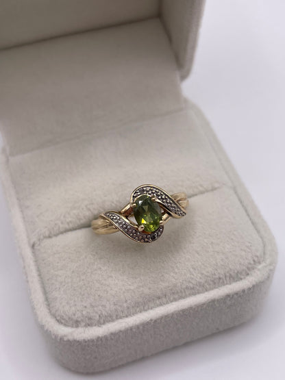 9ct gold peridot and diamond ring