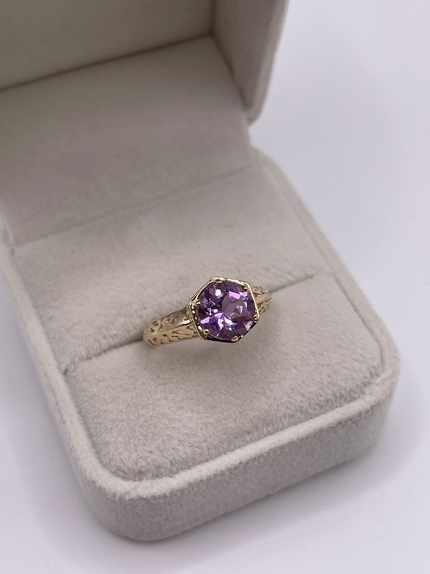 9ct gold amethyst ring