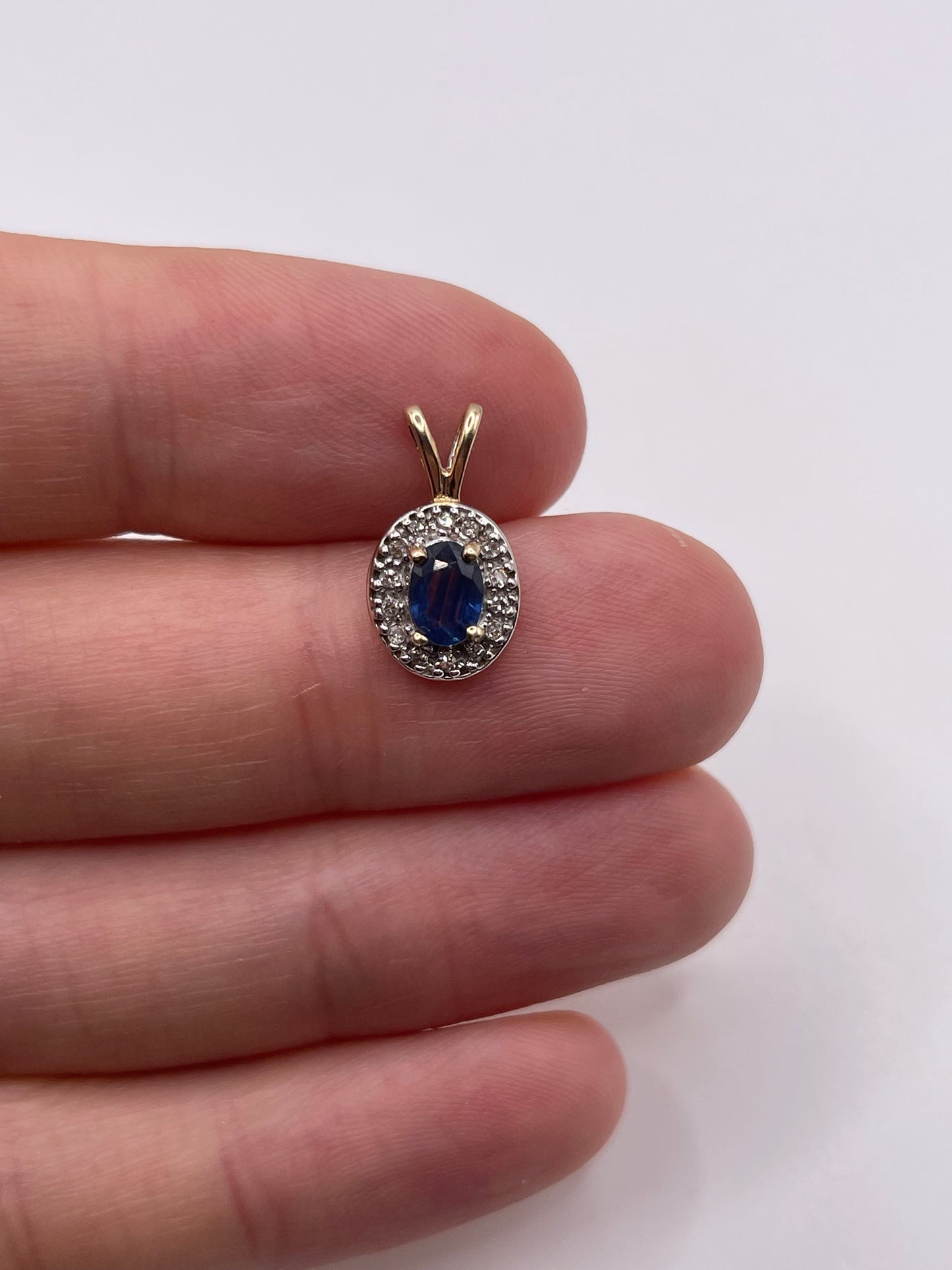 9ct gold sapphire and diamond pendant