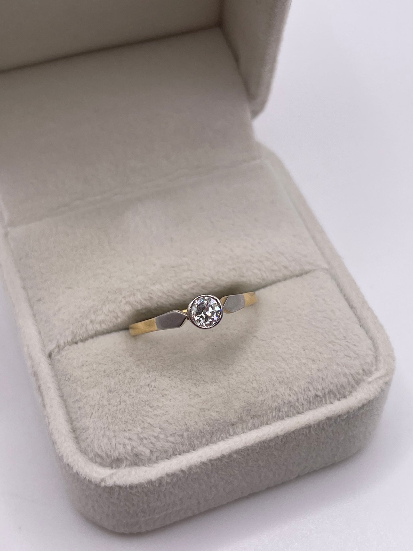 18ct gold platinum diamond ring