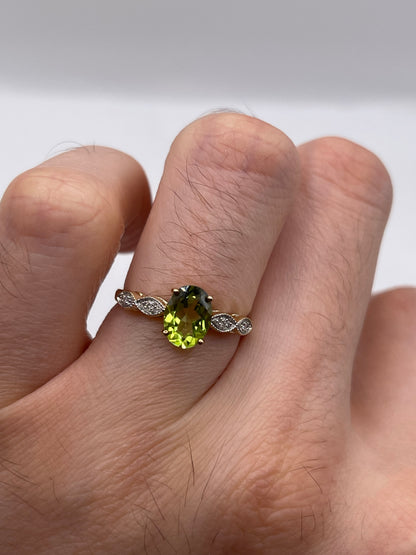9ct gold peridot and diamond ring