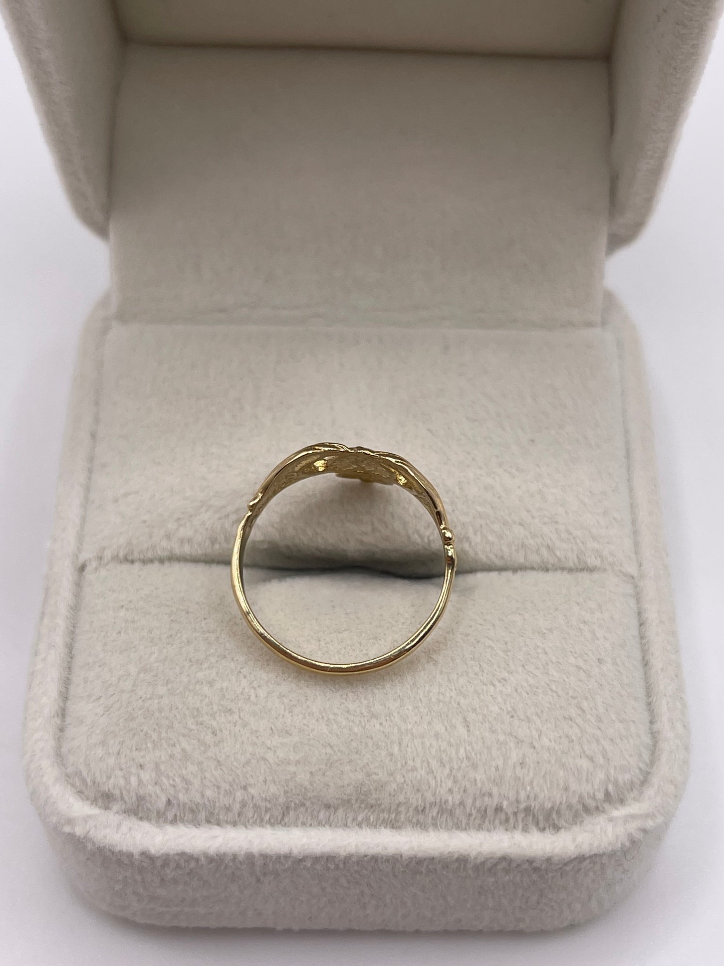 9ct gold claddagh ring