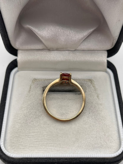9ct gold quartz ring