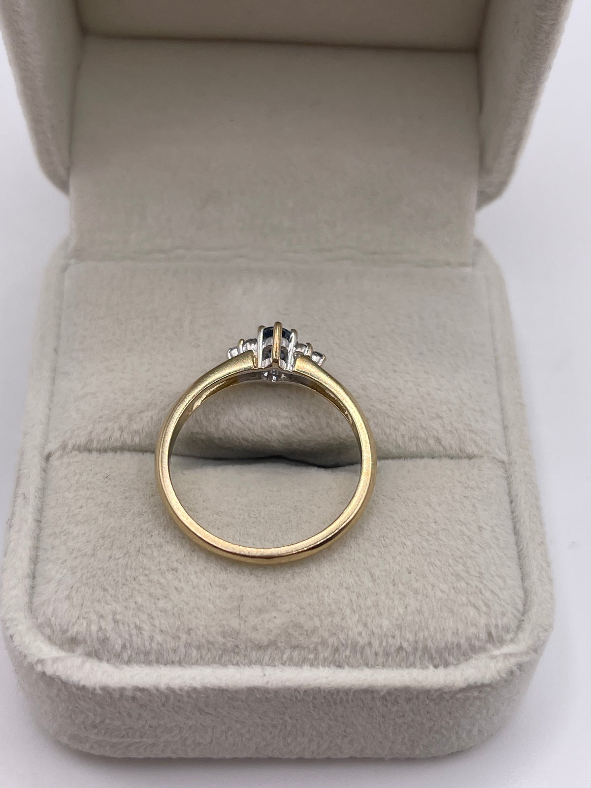9ct gold sapphire and diamond ring