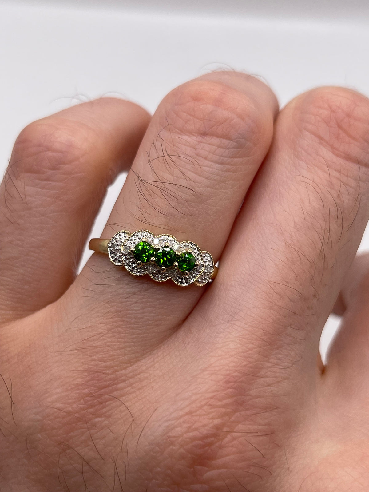 9ct gold diopside and diamond ring