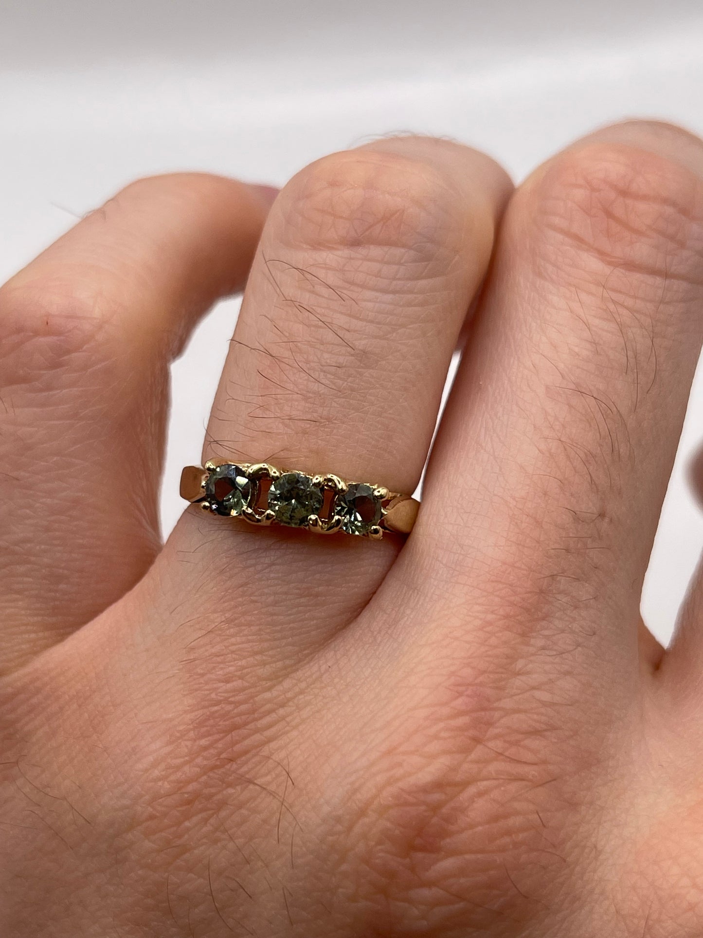 9ct gold quartz ring