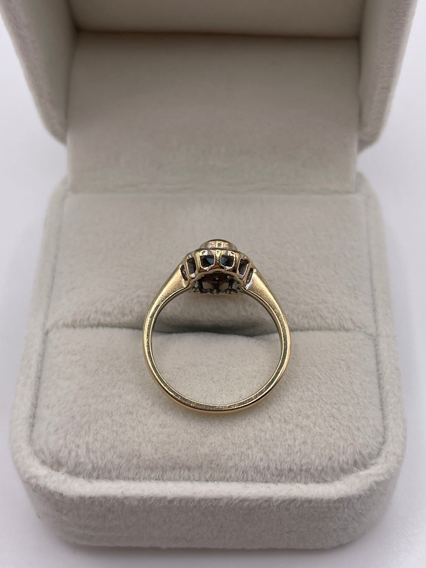 9ct gold topaz and diamond ring