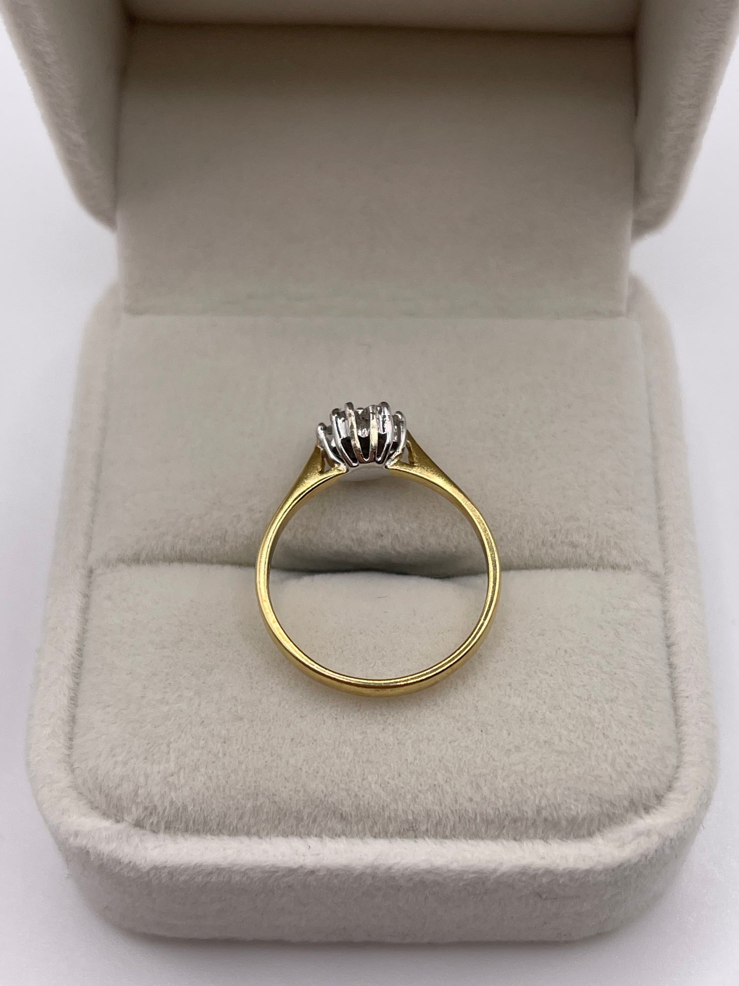 18ct gold diamond cluster ring