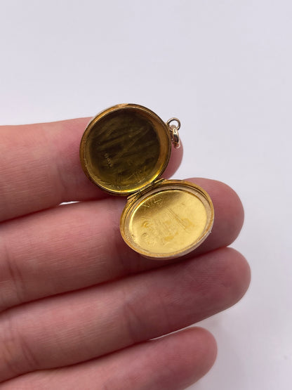 9ct gold locket pendant